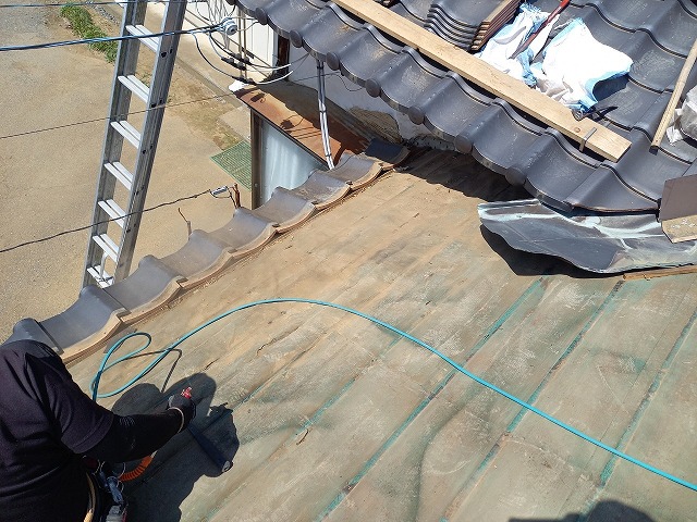 屋根の清掃作業